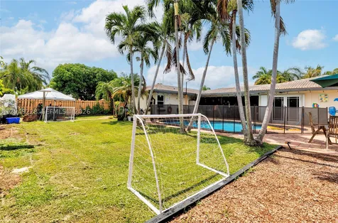 16740 Harbor Court Weston FL 33326