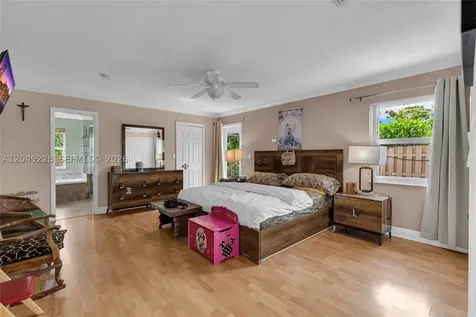 16740 Harbor Court Weston FL 33326