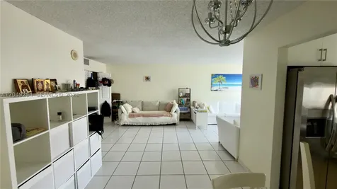 16909 N Bay Road Sunny Isles Beach FL 33160