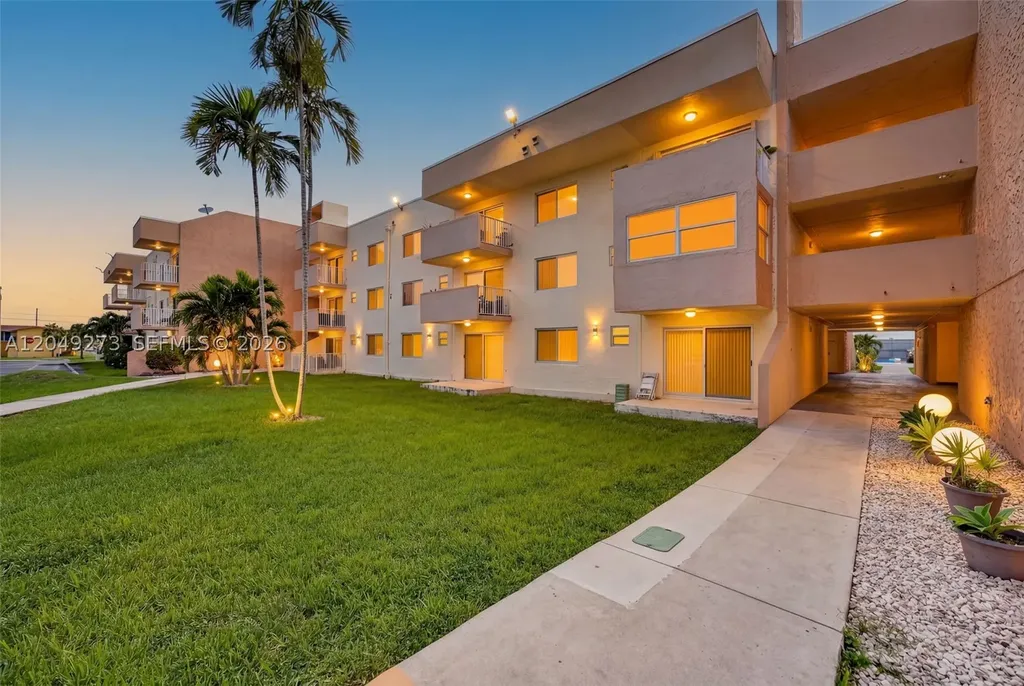 10300 Coral Way Miami FL 33165