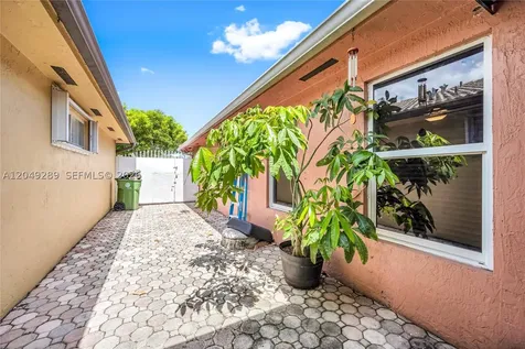 7256 W 34th Lane Hialeah FL 33018