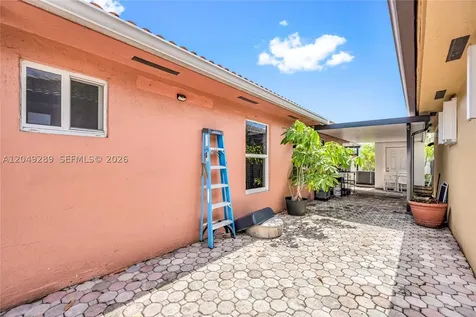 7256 W 34th Lane Hialeah FL 33018