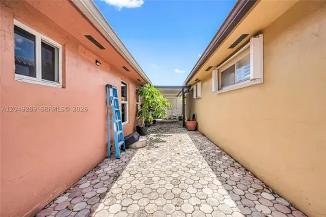 7256 W 34th Lane Hialeah FL 33018