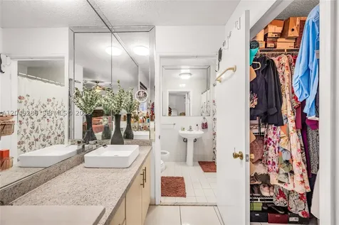 7256 W 34th Lane Hialeah FL 33018