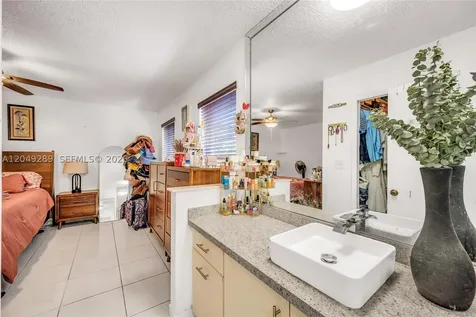 7256 W 34th Lane Hialeah FL 33018