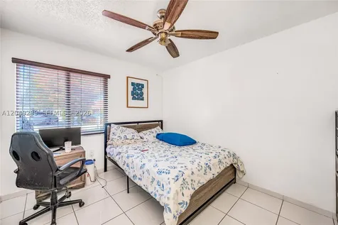 7256 W 34th Lane Hialeah FL 33018