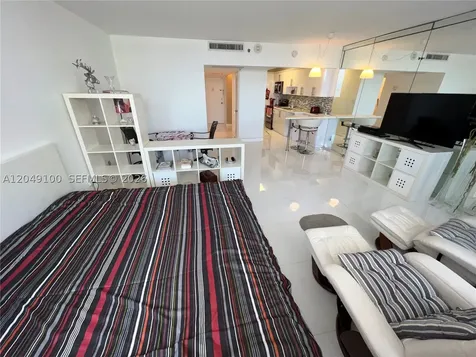 100 Lincoln Road Miami Beach FL 33139
