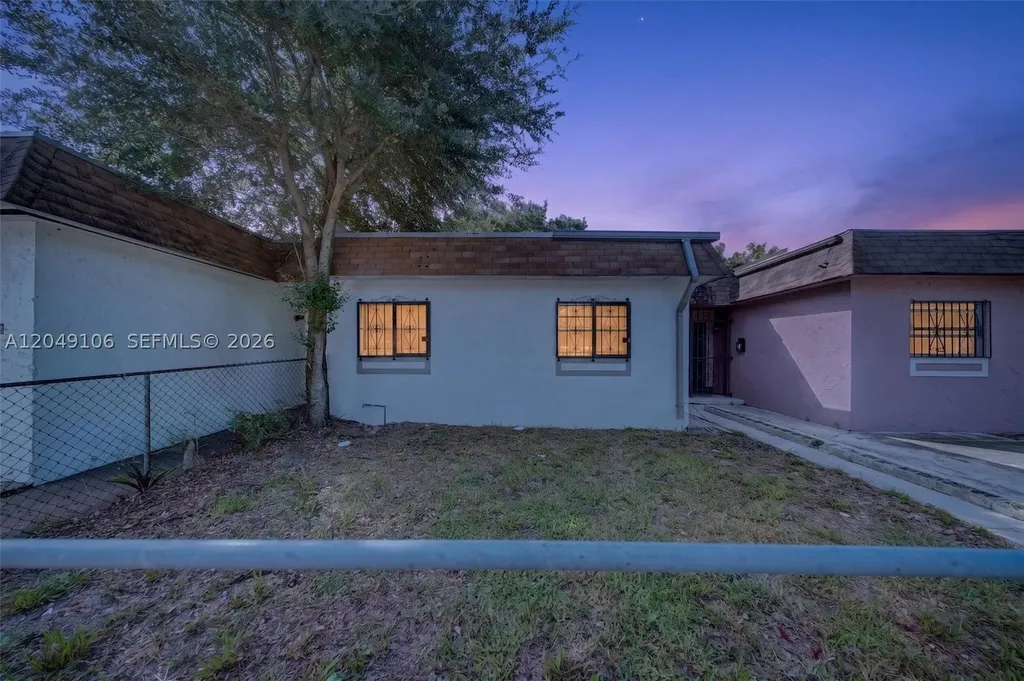 3856 NW 207th St Road Miami Gardens FL 33055