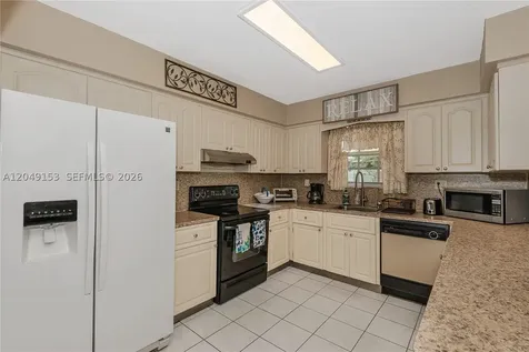 292 W 39th Place Hialeah FL 33012