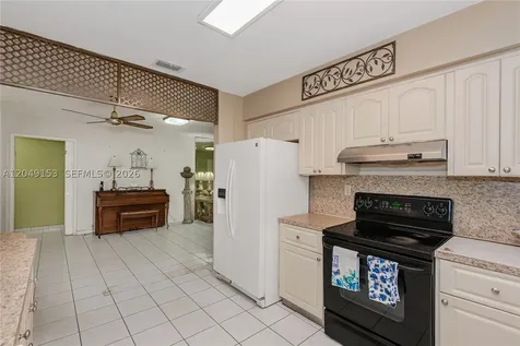 292 W 39th Place Hialeah FL 33012