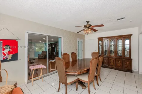 292 W 39th Place Hialeah FL 33012