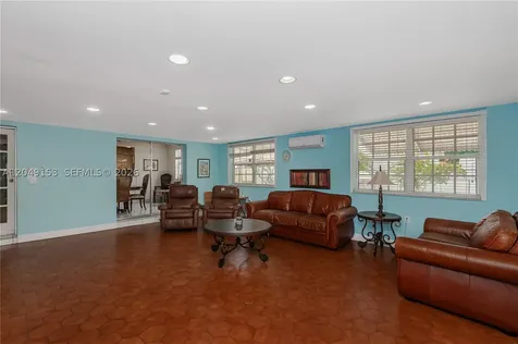 292 W 39th Place Hialeah FL 33012