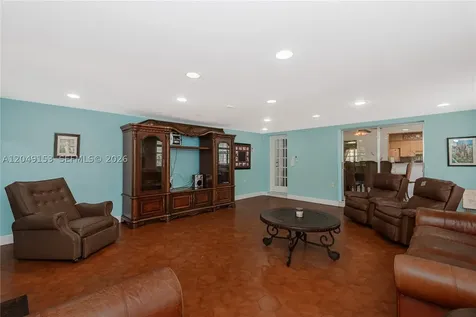 292 W 39th Place Hialeah FL 33012