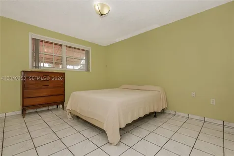 292 W 39th Place Hialeah FL 33012