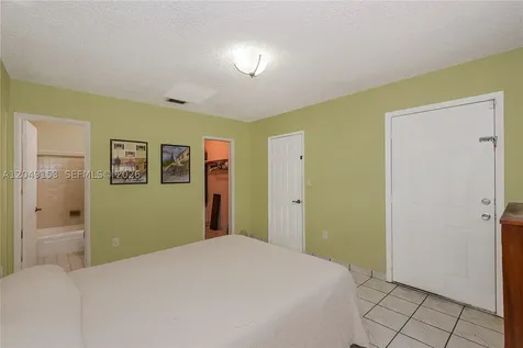 292 W 39th Place Hialeah FL 33012