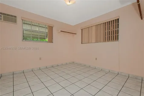 292 W 39th Place Hialeah FL 33012
