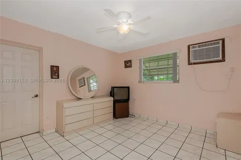 292 W 39th Place Hialeah FL 33012