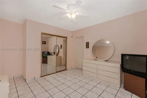 292 W 39th Place Hialeah FL 33012