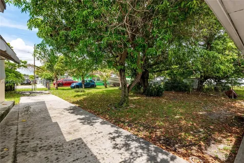 292 W 39th Place Hialeah FL 33012