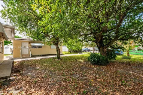 292 W 39th Place Hialeah FL 33012