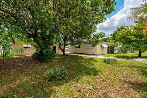 292 W 39th Place Hialeah FL 33012