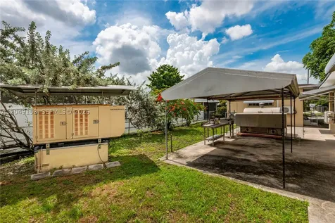 292 W 39th Place Hialeah FL 33012