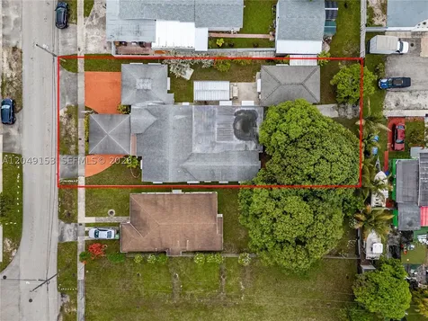 292 W 39th Place Hialeah FL 33012