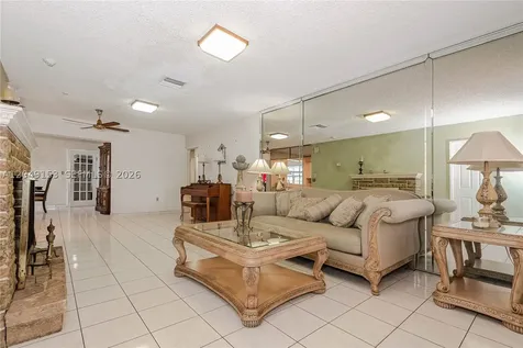 292 W 39th Place Hialeah FL 33012