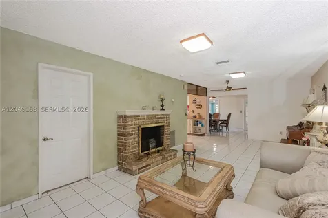 292 W 39th Place Hialeah FL 33012