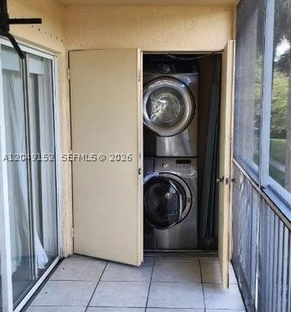 460 S Park Hollywood FL 33021