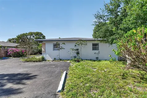 824 Bayberry Drive Lake Park FL 33403
