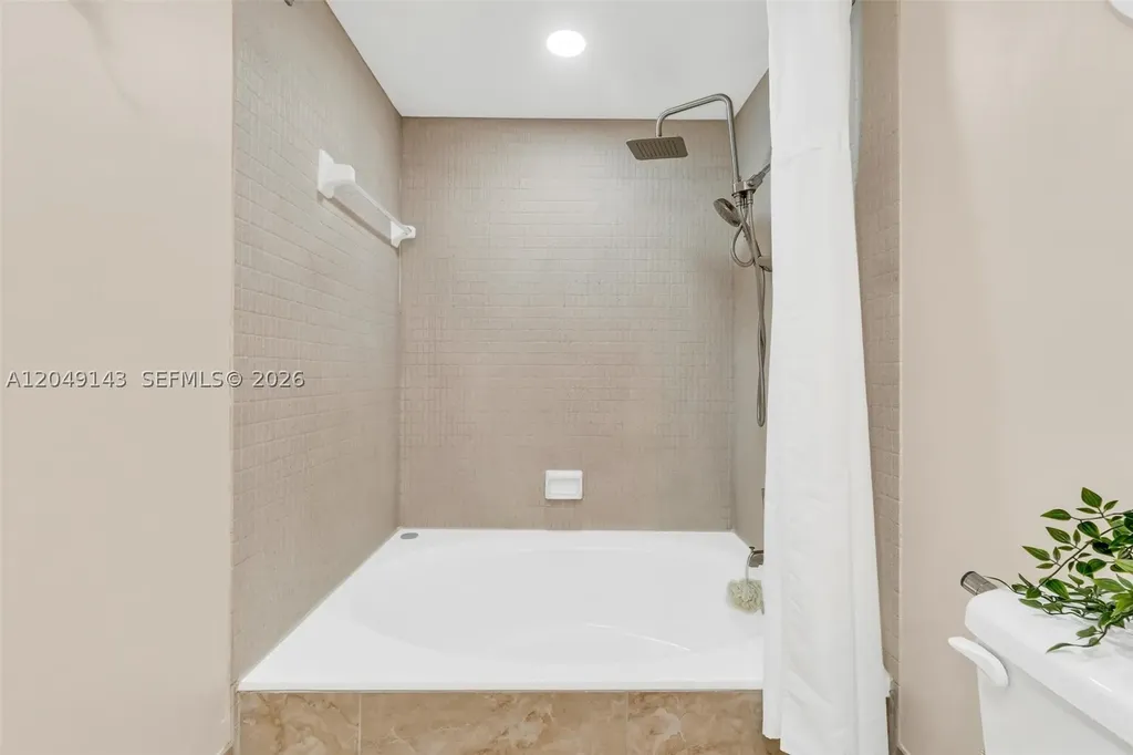 3800 Hillcrest Drive Hollywood FL 33021