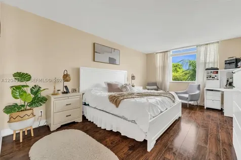 3800 Hillcrest Drive Hollywood FL 33021