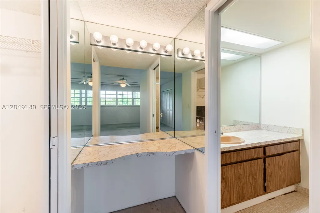 605 Oaks Drive Pompano Beach FL 33069