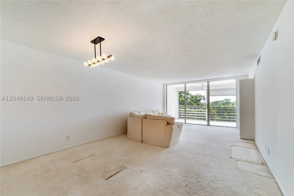 605 Oaks Drive Pompano Beach FL 33069