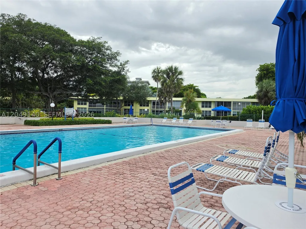 605 Oaks Drive Pompano Beach FL 33069