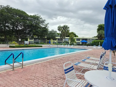 605 Oaks Drive Pompano Beach FL 33069