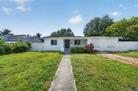 9828 NW 26th Avenue Miami FL 33147