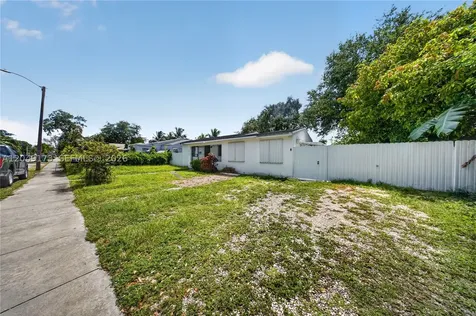 9828 NW 26th Avenue Miami FL 33147
