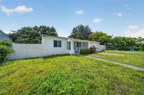9828 NW 26th Avenue Miami FL 33147
