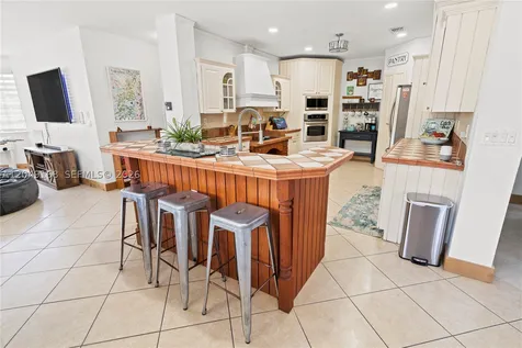 901 Dove Avenue Miami Springs FL 33166