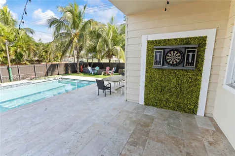 901 Dove Avenue Miami Springs FL 33166