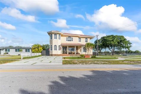 901 Dove Avenue Miami Springs FL 33166