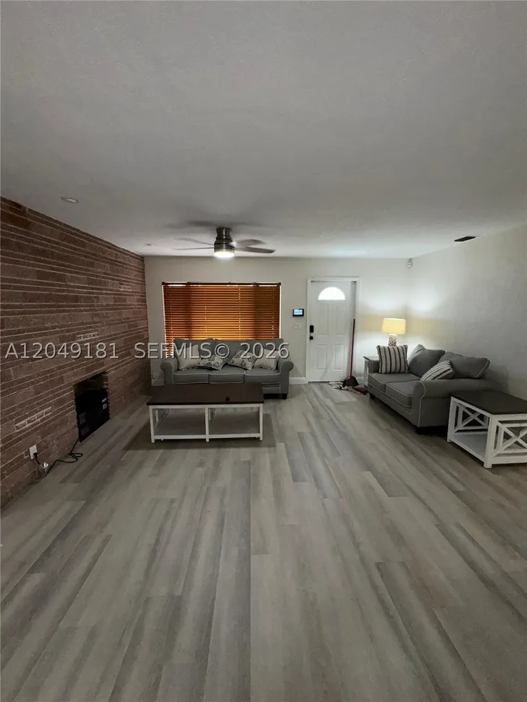 649 W Evanston Circle Fort Lauderdale FL 33312