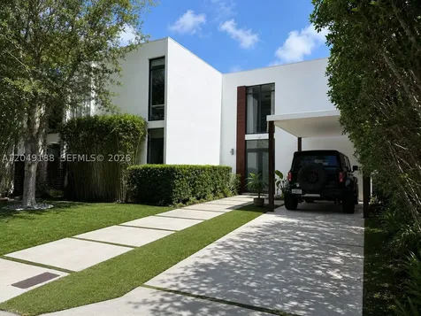 8631 Arboretum Lane Miami FL 33138