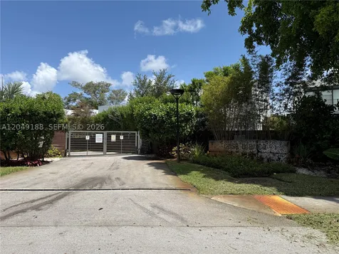 8631 Arboretum Lane Miami FL 33138