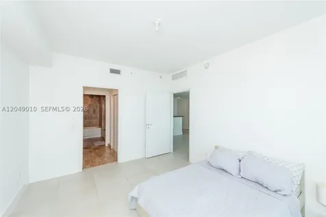 300 S Biscayne Boulevard Miami FL 33131