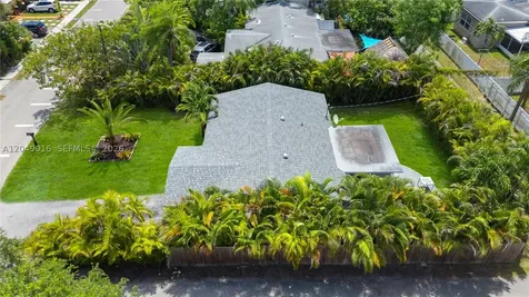 28 SE 7th Street Dania Beach FL 33004