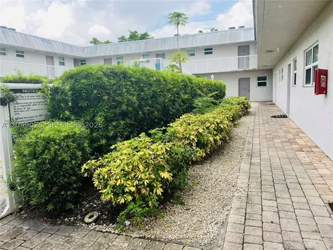 2050 NW 89th Avenue Pembroke Pines FL 33028
