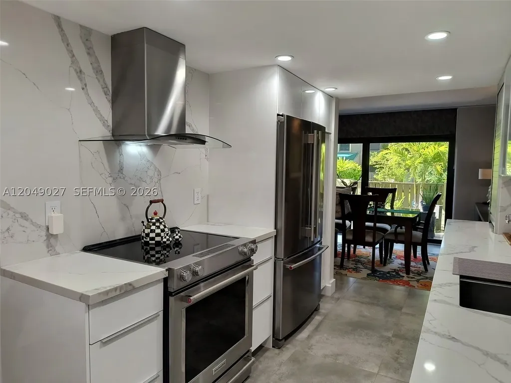 6047 Bayview Drive Fort Lauderdale FL 33308